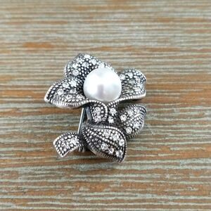Beautiful Silvertone and Pearl Brooch